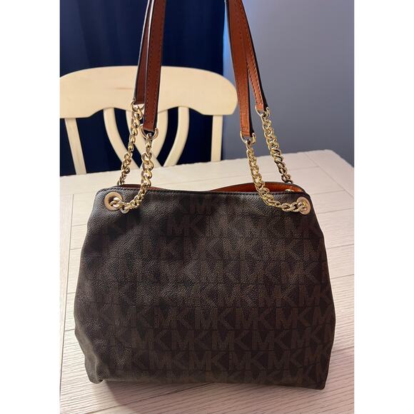 Michael Kors Jet Set Signature LG shoulder tote handbag w/ gold. 13"x10"x6.5" - Picture 7 of 12